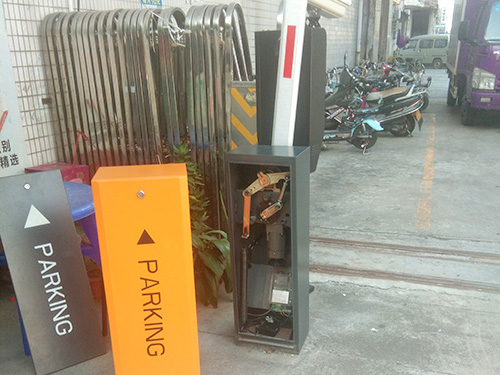 直杆道闸成功案例