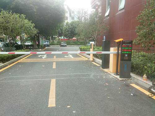 东莞直杆道闸安装